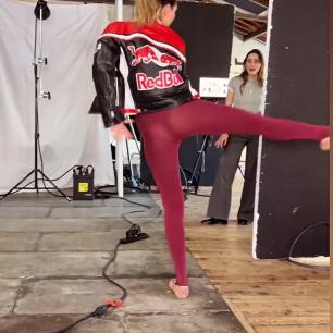 Laury Thilleman video